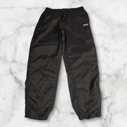 Entdecke unsere Vintage Track Pants von Nike und anderen Marken, erhältlich bei Valuxery.de - Dein Shop für trendige Vintage - Kleidung. Unsere Track Pants sind aus hochwertigen Materialien und
