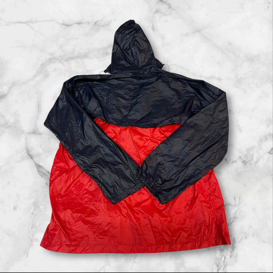 Entdecke unsere Vintage Track Pants von Nike und anderen Marken, erhältlich bei Valuxery.de - Dein Shop für trendige Vintage - Kleidung. Unsere Track Pants sind aus hochwertigen Materialien und