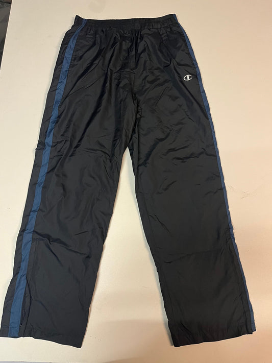 Entdecke unsere Vintage Track Pants von Nike und anderen Marken, erhältlich bei Valuxery.de - Dein Shop für trendige Vintage - Kleidung. Unsere Track Pants sind aus hochwertigen Materialien und