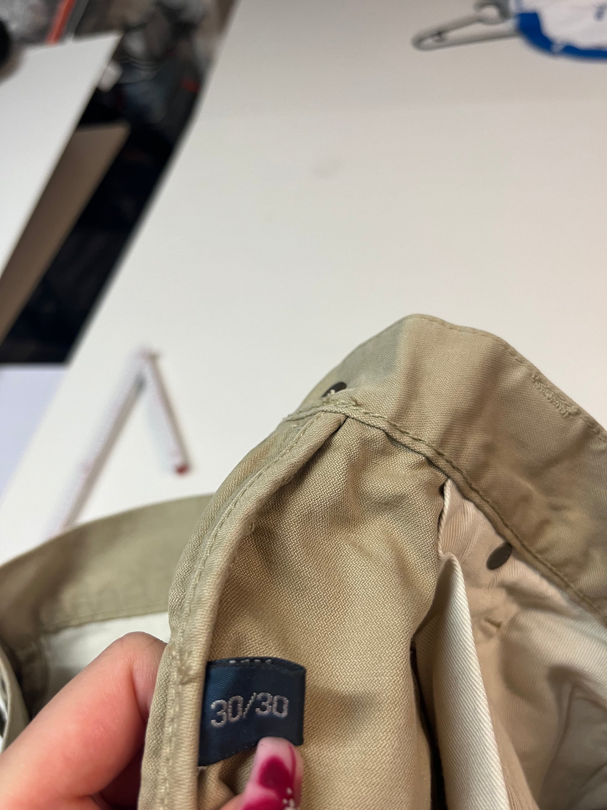 Entdecke unsere Vintage Track Pants von Nike und anderen Marken, erhältlich bei Valuxery.de - Dein Shop für trendige Vintage - Kleidung. Unsere Track Pants sind aus hochwertigen Materialien und