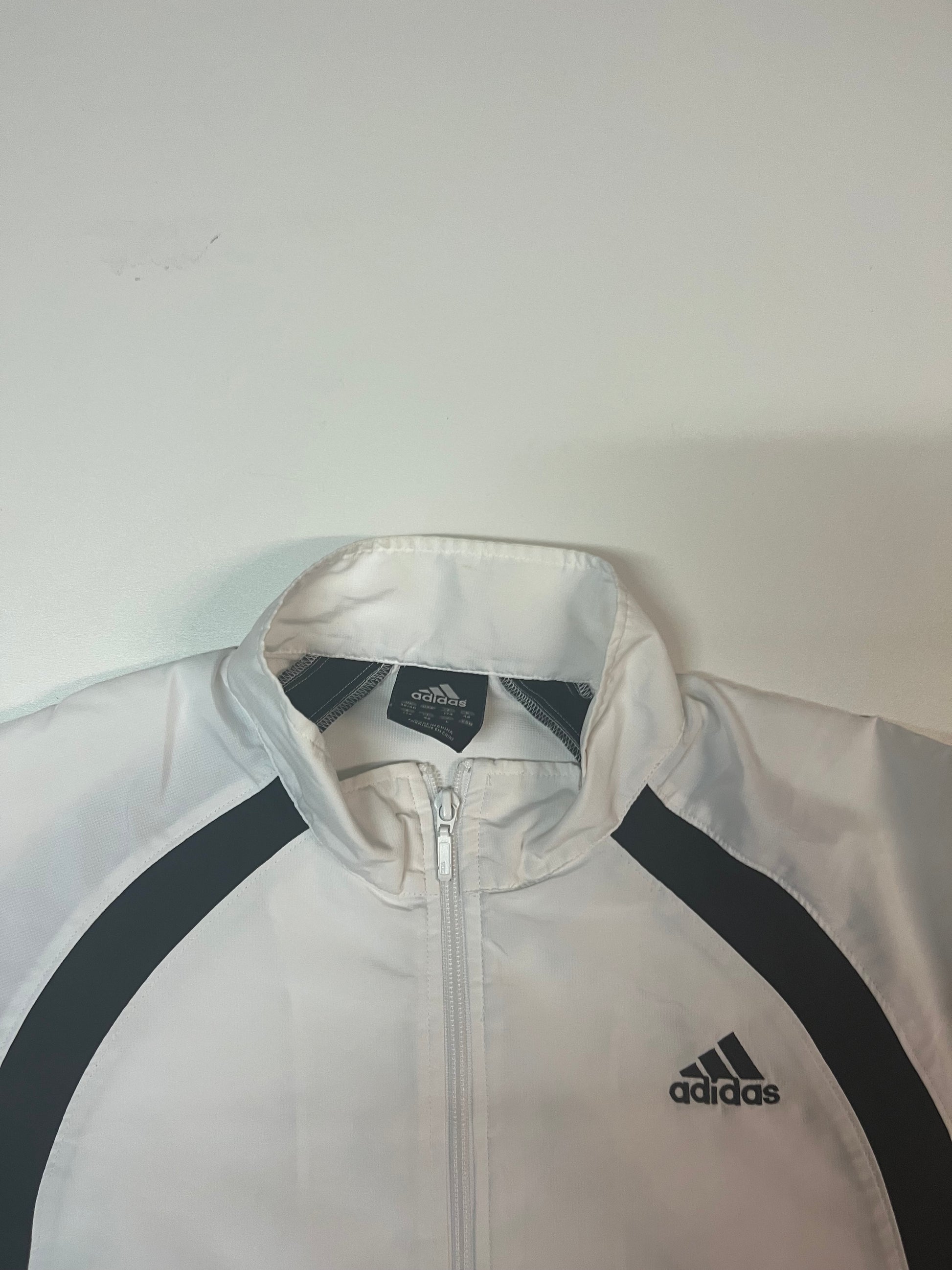 Entdecke unsere Vintage Track Pants von Nike und anderen Marken, erhältlich bei Valuxery.de - Dein Shop für trendige Vintage - Kleidung. Unsere Track Pants sind aus hochwertigen Materialien und
