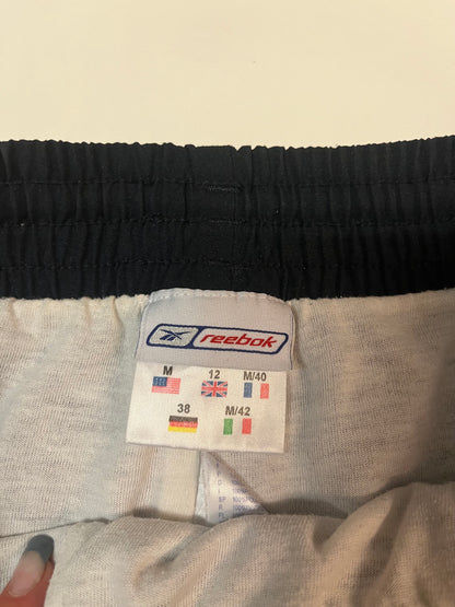 Entdecke unsere Vintage Track Pants von Nike und anderen Marken, erhältlich bei Valuxery.de - Dein Shop für trendige Vintage - Kleidung. Unsere Track Pants sind aus hochwertigen Materialien und