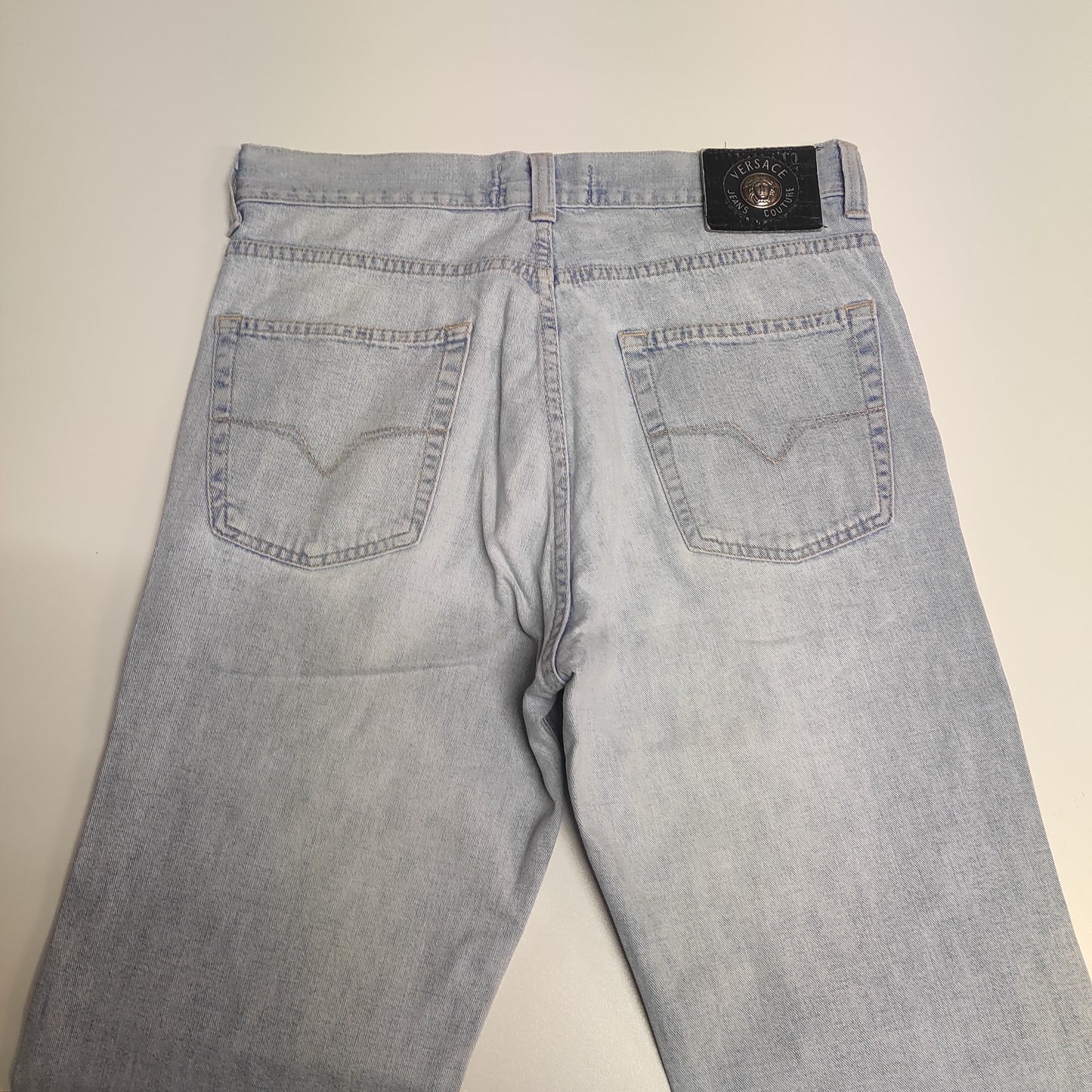 Entdecke unsere Vintage Track Pants von Nike und anderen Marken, erhältlich bei Valuxery.de - Dein Shop für trendige Vintage - Kleidung. Unsere Track Pants sind aus hochwertigen Materialien und