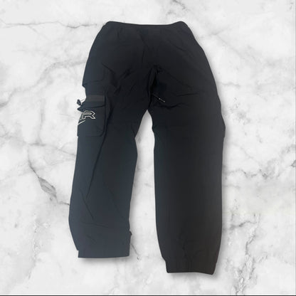 Entdecke unsere Vintage Track Pants von Nike und anderen Marken, erhältlich bei Valuxery.de - Dein Shop für trendige Vintage - Kleidung. Unsere Track Pants sind aus hochwertigen Materialien und