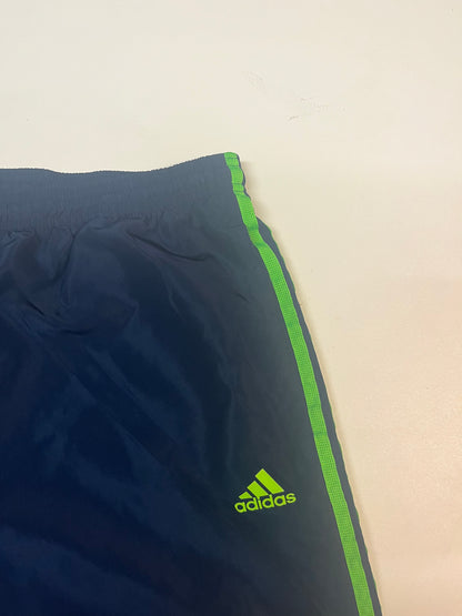 Entdecke unsere Vintage Track Pants von Nike und anderen Marken, erhältlich bei Valuxery.de - Dein Shop für trendige Vintage - Kleidung. Unsere Track Pants sind aus hochwertigen Materialien und