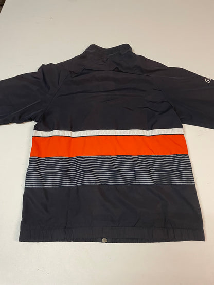Entdecke unsere Vintage Track Pants von Nike und anderen Marken, erhältlich bei Valuxery.de - Dein Shop für trendige Vintage - Kleidung. Unsere Track Pants sind aus hochwertigen Materialien und