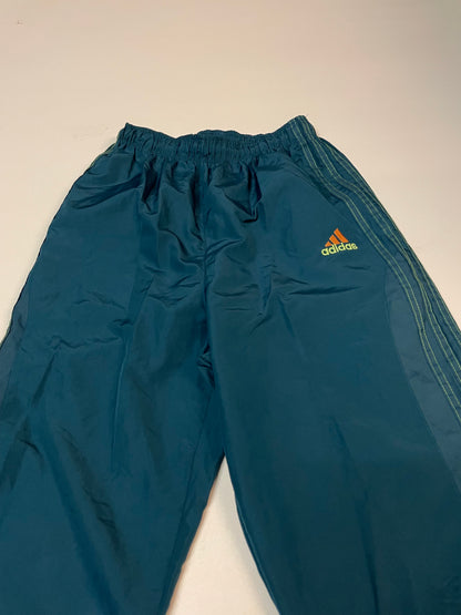 Entdecke unsere Vintage Track Pants von Nike und anderen Marken, erhältlich bei Valuxery.de - Dein Shop für trendige Vintage - Kleidung. Unsere Track Pants sind aus hochwertigen Materialien und