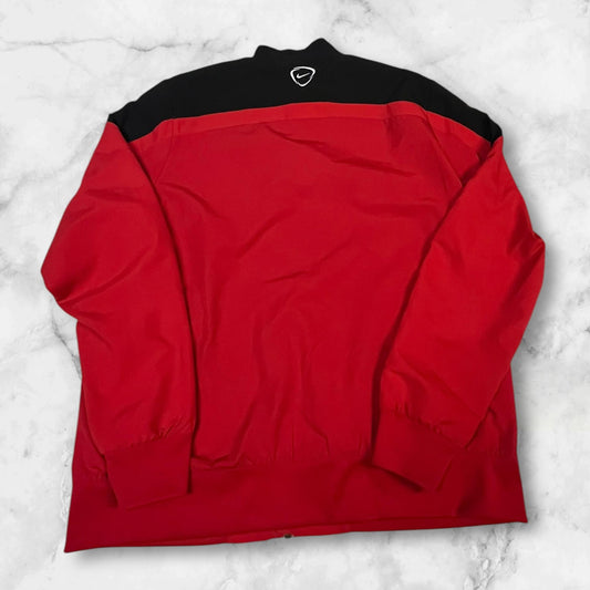 Entdecke unsere Vintage Track Pants von Nike und anderen Marken, erhältlich bei Valuxery.de - Dein Shop für trendige Vintage - Kleidung. Unsere Track Pants sind aus hochwertigen Materialien und