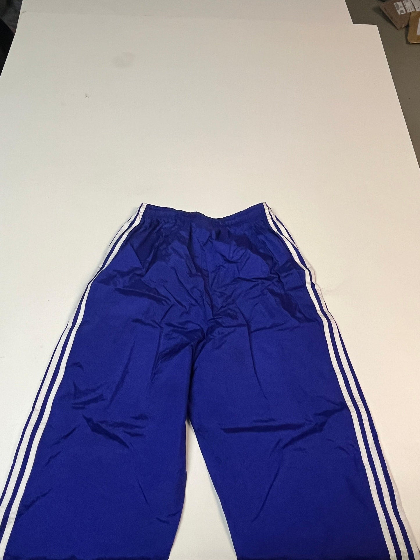 Entdecke unsere Vintage Track Pants von Nike und anderen Marken, erhältlich bei Valuxery.de - Dein Shop für trendige Vintage - Kleidung. Unsere Track Pants sind aus hochwertigen Materialien und