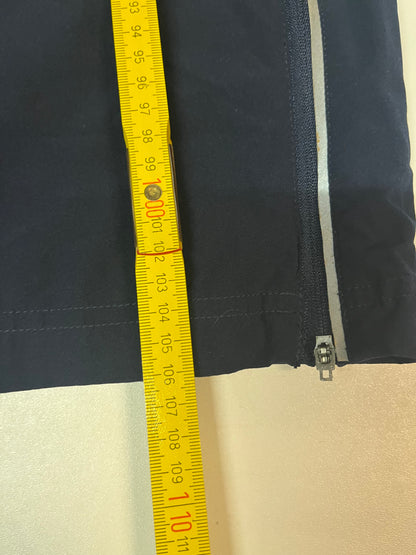 Entdecke unsere Vintage Track Pants von Nike und anderen Marken, erhältlich bei Valuxery.de - Dein Shop für trendige Vintage - Kleidung. Unsere Track Pants sind aus hochwertigen Materialien und