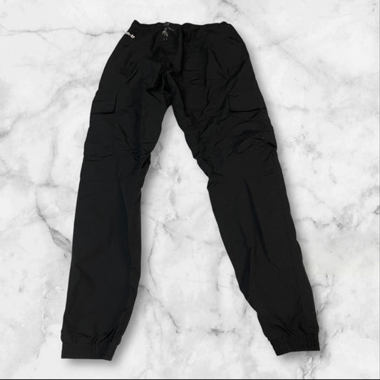 Entdecke unsere Vintage Track Pants von Nike und anderen Marken, erhältlich bei Valuxery.de - Dein Shop für trendige Vintage - Kleidung. Unsere Track Pants sind aus hochwertigen Materialien und