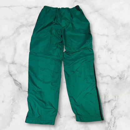 Entdecke unsere Vintage Track Pants von Nike und anderen Marken, erhältlich bei Valuxery.de - Dein Shop für trendige Vintage - Kleidung. Unsere Track Pants sind aus hochwertigen Materialien und