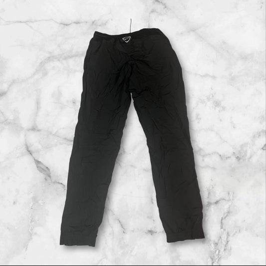 Entdecke unsere Vintage Track Pants von Nike und anderen Marken, erhältlich bei Valuxery.de - Dein Shop für trendige Vintage - Kleidung. Unsere Track Pants sind aus hochwertigen Materialien und