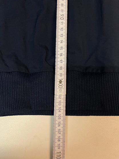 Entdecke unsere Vintage Track Pants von Nike und anderen Marken, erhältlich bei Valuxery.de - Dein Shop für trendige Vintage - Kleidung. Unsere Track Pants sind aus hochwertigen Materialien und