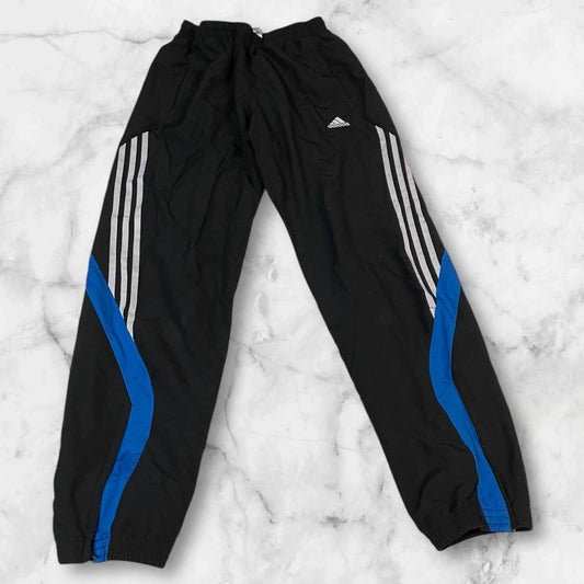Entdecke unsere Vintage Track Pants von Nike und anderen Marken, erhältlich bei Valuxery.de - Dein Shop für trendige Vintage - Kleidung. Unsere Track Pants sind aus hochwertigen Materialien und
