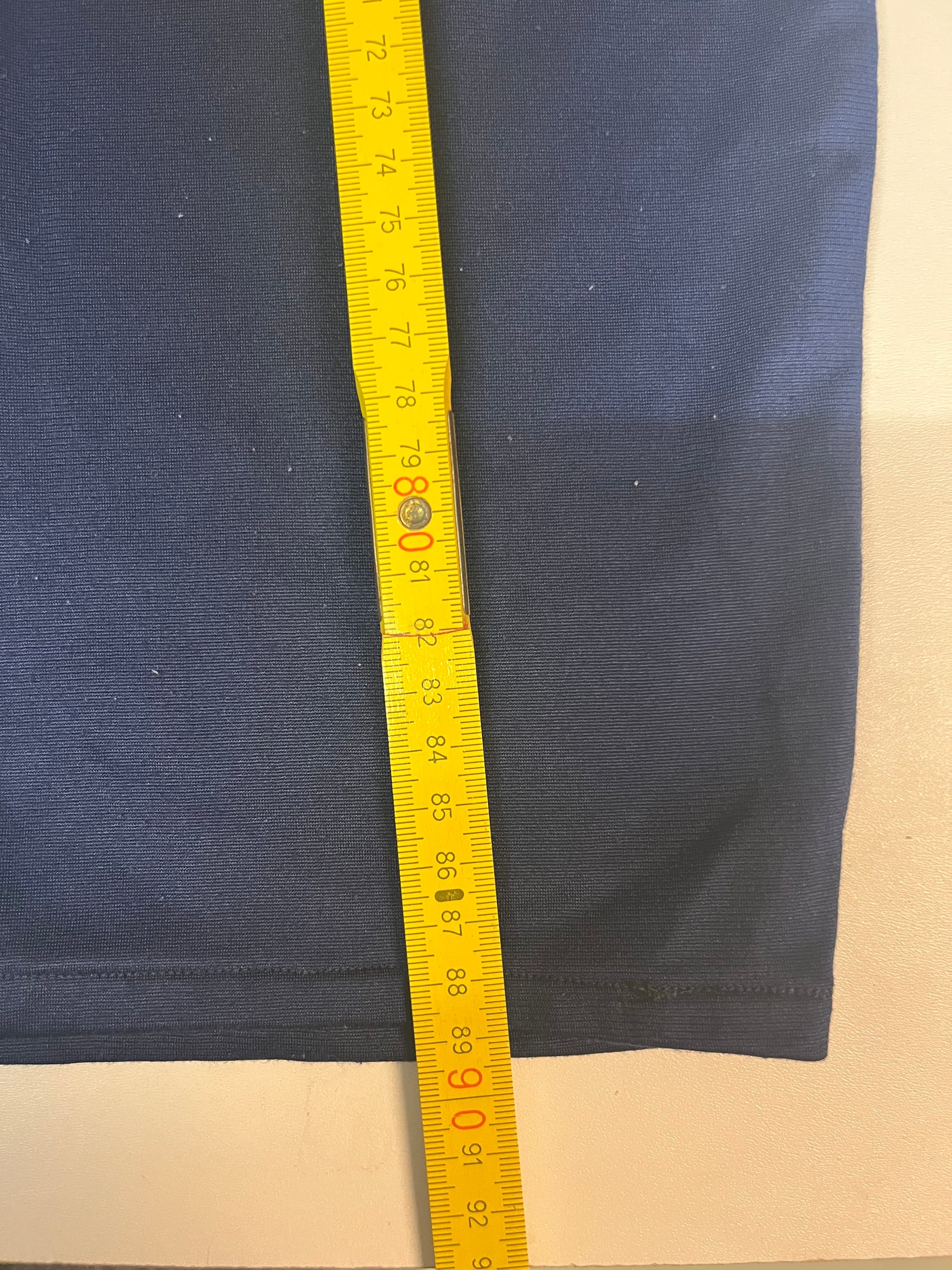 Entdecke unsere Vintage Track Pants von Nike und anderen Marken, erhältlich bei Valuxery.de - Dein Shop für trendige Vintage - Kleidung. Unsere Track Pants sind aus hochwertigen Materialien und