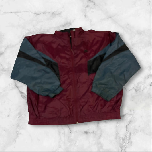 Entdecke unsere Vintage Track Pants von Nike und anderen Marken, erhältlich bei Valuxery.de - Dein Shop für trendige Vintage - Kleidung. Unsere Track Pants sind aus hochwertigen Materialien und