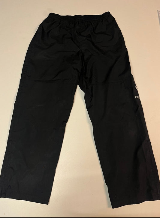 Entdecke unsere Vintage Track Pants von Nike und anderen Marken, erhältlich bei Valuxery.de - Dein Shop für trendige Vintage - Kleidung. Unsere Track Pants sind aus hochwertigen Materialien und