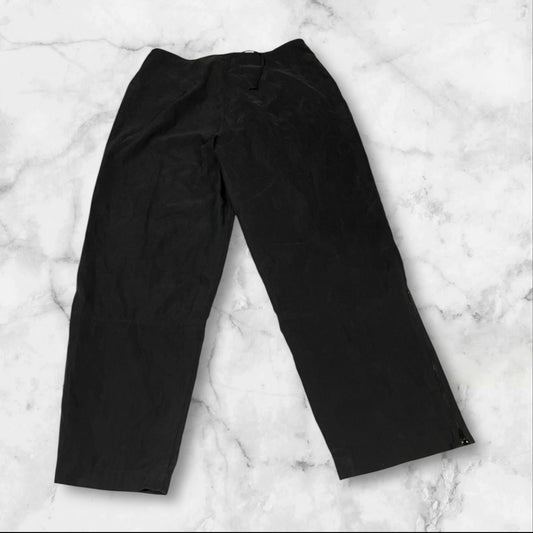 Entdecke unsere Vintage Track Pants von Nike und anderen Marken, erhältlich bei Valuxery.de - Dein Shop für trendige Vintage - Kleidung. Unsere Track Pants sind aus hochwertigen Materialien und
