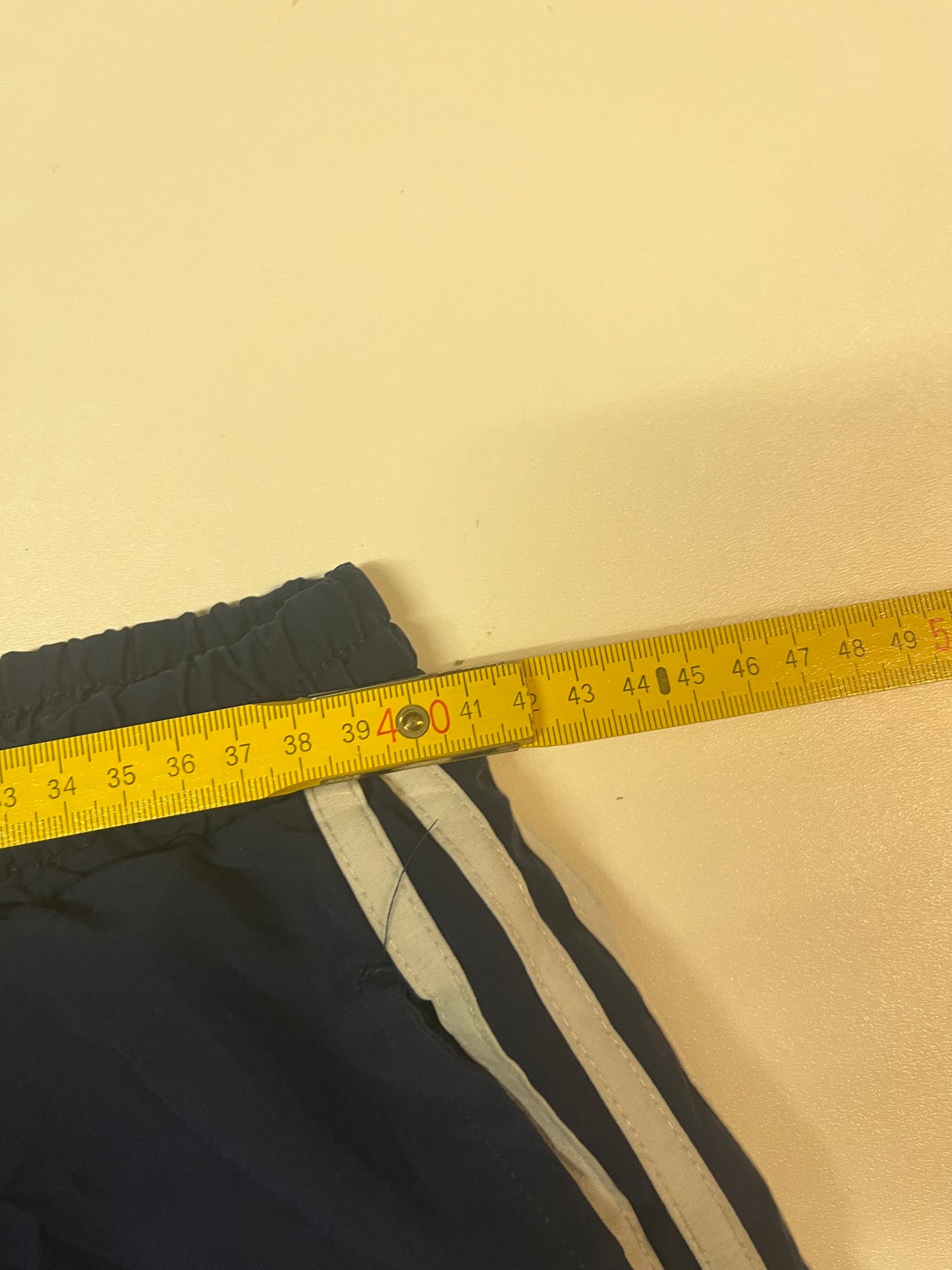Entdecke unsere Vintage Track Pants von Nike und anderen Marken, erhältlich bei Valuxery.de - Dein Shop für trendige Vintage - Kleidung. Unsere Track Pants sind aus hochwertigen Materialien und