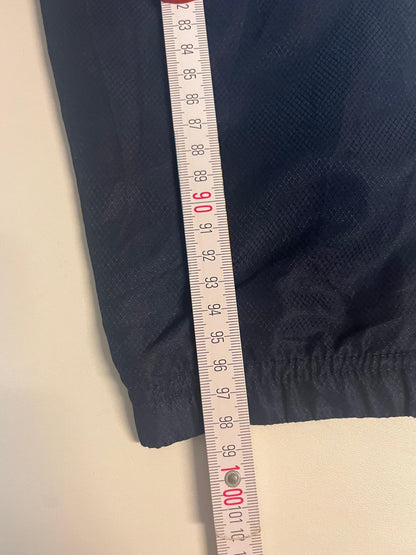 Entdecke unsere Vintage Track Pants von Nike und anderen Marken, erhältlich bei Valuxery.de - Dein Shop für trendige Vintage - Kleidung. Unsere Track Pants sind aus hochwertigen Materialien und