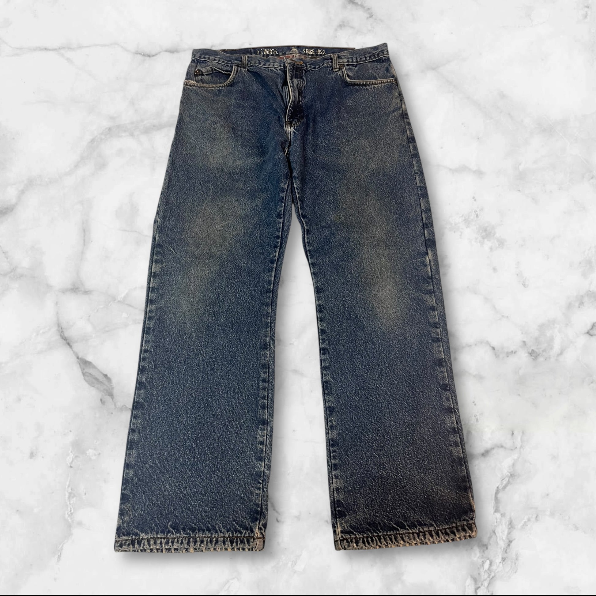Entdecke unsere Vintage Track Pants von Nike und anderen Marken, erhältlich bei Valuxery.de - Dein Shop für trendige Vintage - Kleidung. Unsere Track Pants sind aus hochwertigen Materialien und