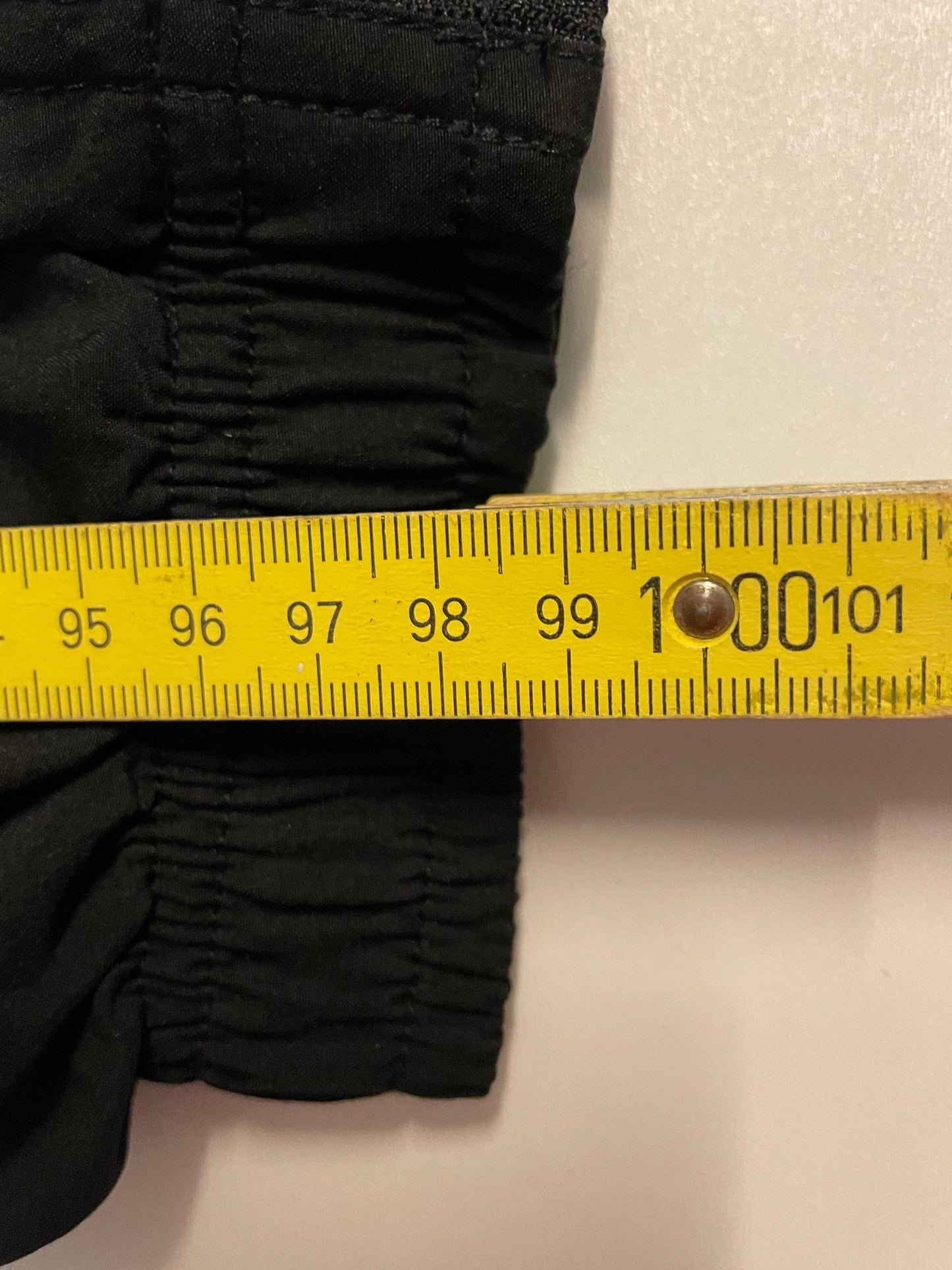 Entdecke unsere Vintage Track Pants von Nike und anderen Marken, erhältlich bei Valuxery.de - Dein Shop für trendige Vintage - Kleidung. Unsere Track Pants sind aus hochwertigen Materialien und