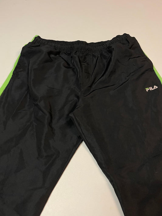 Entdecke unsere Vintage Track Pants von Nike und anderen Marken, erhältlich bei Valuxery.de - Dein Shop für trendige Vintage - Kleidung. Unsere Track Pants sind aus hochwertigen Materialien und