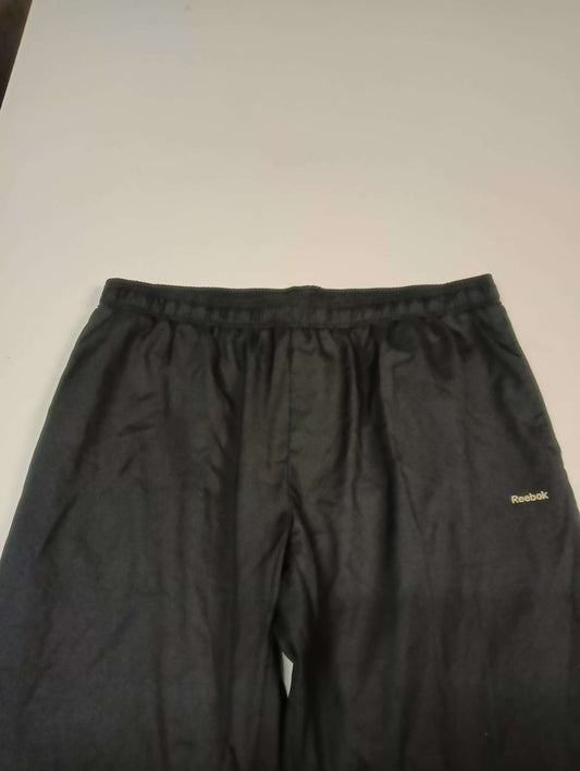 Entdecke unsere Vintage Track Pants von Nike und anderen Marken, erhältlich bei Valuxery.de - Dein Shop für trendige Vintage - Kleidung. Unsere Track Pants sind aus hochwertigen Materialien und