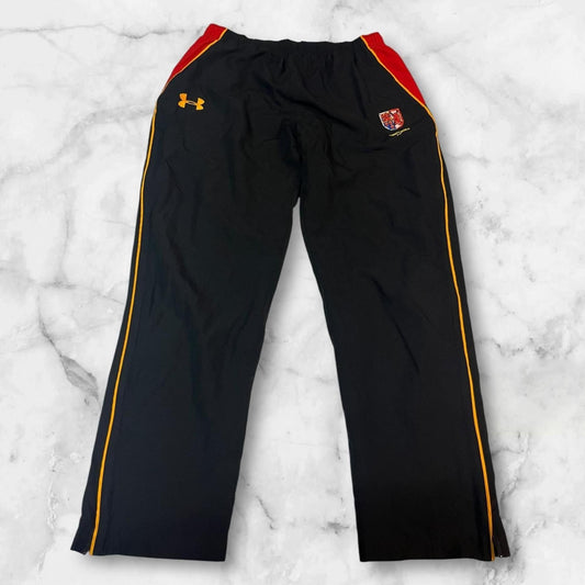 Entdecke unsere Vintage Track Pants von Nike und anderen Marken, erhältlich bei Valuxery.de - Dein Shop für trendige Vintage - Kleidung. Unsere Track Pants sind aus hochwertigen Materialien und