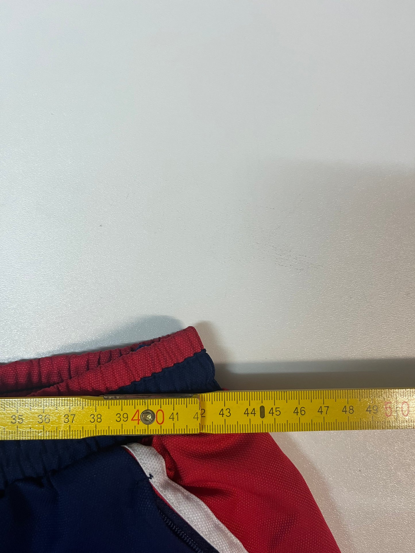 Entdecke unsere Vintage Track Pants von Nike und anderen Marken, erhältlich bei Valuxery.de - Dein Shop für trendige Vintage - Kleidung. Unsere Track Pants sind aus hochwertigen Materialien und