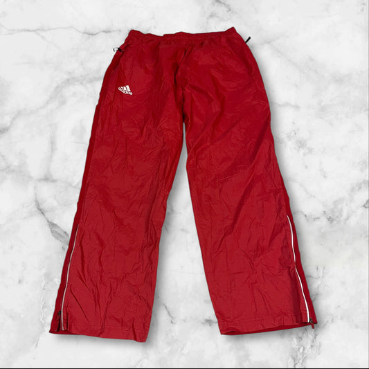 Entdecke unsere Vintage Track Pants von Nike und anderen Marken, erhältlich bei Valuxery.de - Dein Shop für trendige Vintage - Kleidung. Unsere Track Pants sind aus hochwertigen Materialien und