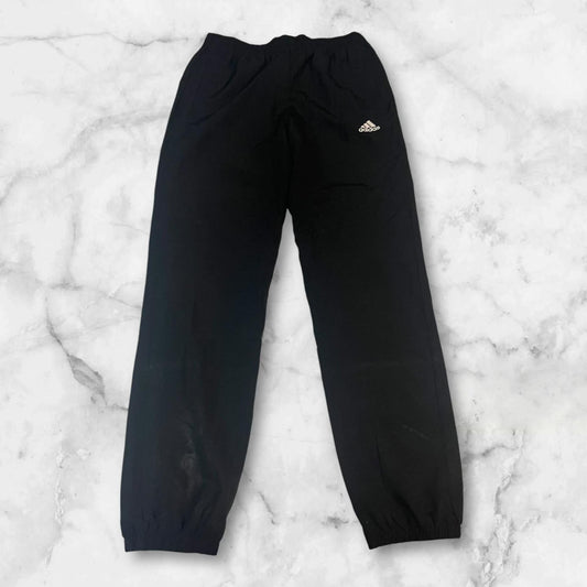 Entdecke unsere Vintage Track Pants von Nike und anderen Marken, erhältlich bei Valuxery.de - Dein Shop für trendige Vintage - Kleidung. Unsere Track Pants sind aus hochwertigen Materialien und