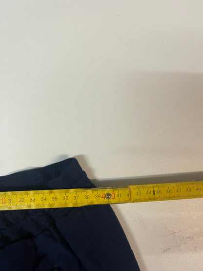 Entdecke unsere Vintage Track Pants von Nike und anderen Marken, erhältlich bei Valuxery.de - Dein Shop für trendige Vintage - Kleidung. Unsere Track Pants sind aus hochwertigen Materialien und