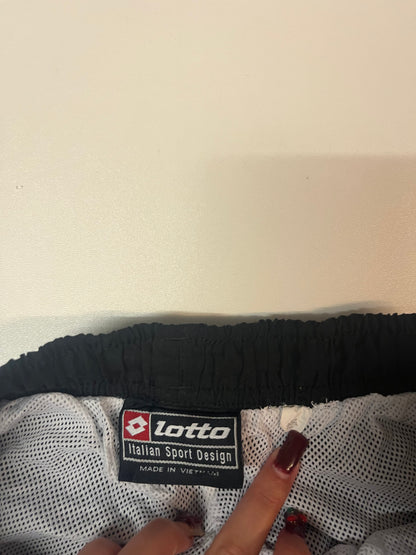 Entdecke unsere Vintage Track Pants von Nike und anderen Marken, erhältlich bei Valuxery.de - Dein Shop für trendige Vintage - Kleidung. Unsere Track Pants sind aus hochwertigen Materialien und