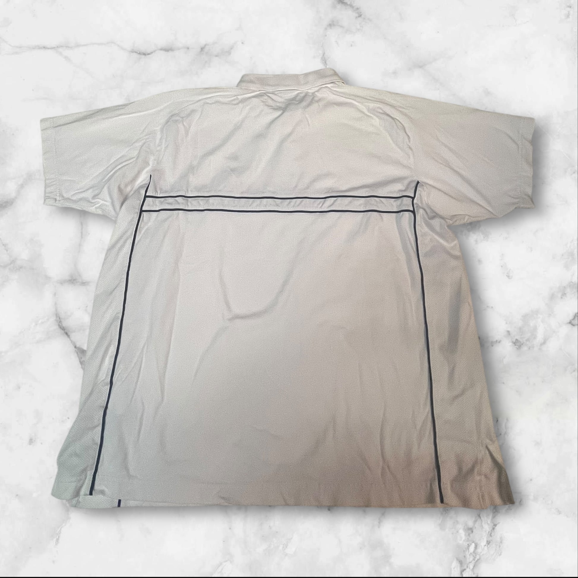 Entdecke unsere Vintage Track Pants von Nike und anderen Marken, erhältlich bei Valuxery.de - Dein Shop für trendige Vintage - Kleidung. Unsere Track Pants sind aus hochwertigen Materialien und