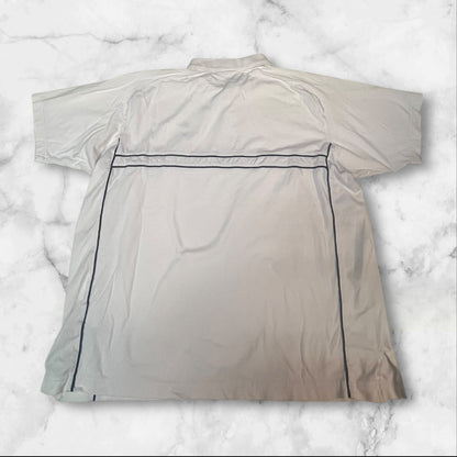 Entdecke unsere Vintage Track Pants von Nike und anderen Marken, erhältlich bei Valuxery.de - Dein Shop für trendige Vintage - Kleidung. Unsere Track Pants sind aus hochwertigen Materialien und