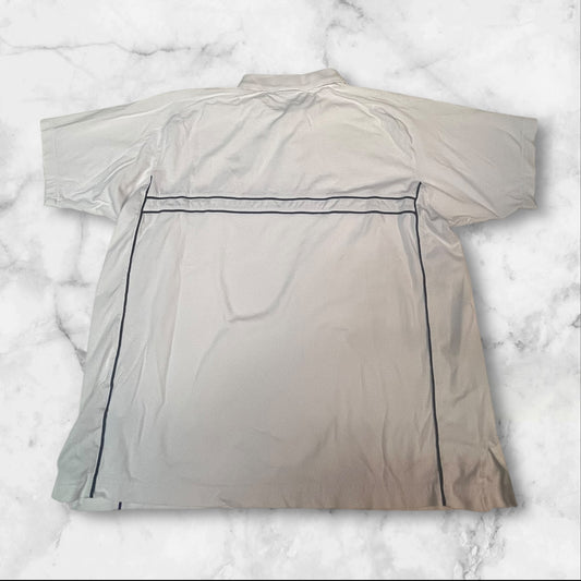 Entdecke unsere Vintage Track Pants von Nike und anderen Marken, erhältlich bei Valuxery.de - Dein Shop für trendige Vintage - Kleidung. Unsere Track Pants sind aus hochwertigen Materialien und