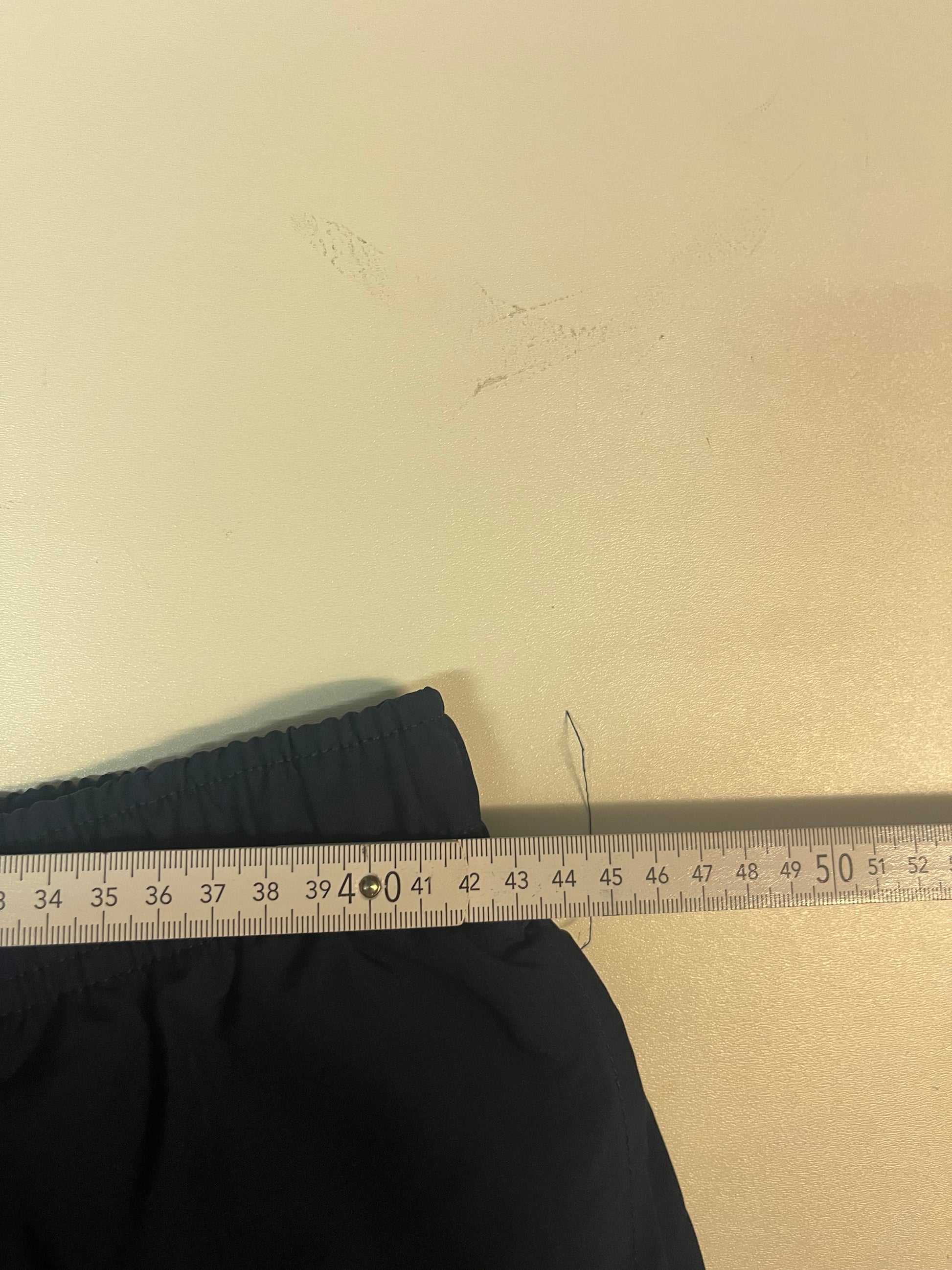 Entdecke unsere Vintage Track Pants von Nike und anderen Marken, erhältlich bei Valuxery.de - Dein Shop für trendige Vintage - Kleidung. Unsere Track Pants sind aus hochwertigen Materialien und