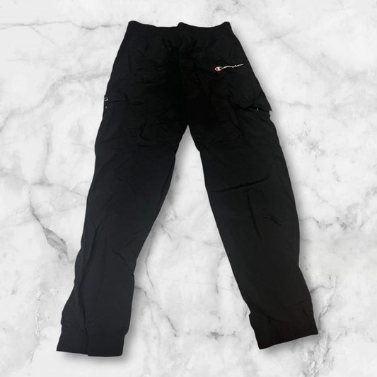 Entdecke unsere Vintage Track Pants von Nike und anderen Marken, erhältlich bei Valuxery.de - Dein Shop für trendige Vintage - Kleidung. Unsere Track Pants sind aus hochwertigen Materialien und