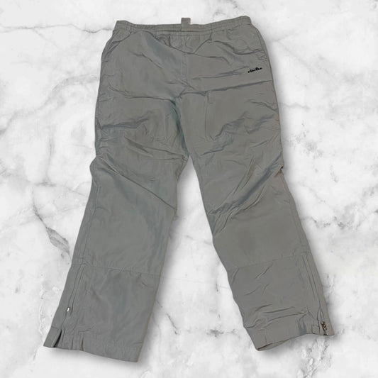 Entdecke unsere Vintage Track Pants von Nike und anderen Marken, erhältlich bei Valuxery.de - Dein Shop für trendige Vintage - Kleidung. Unsere Track Pants sind aus hochwertigen Materialien und
