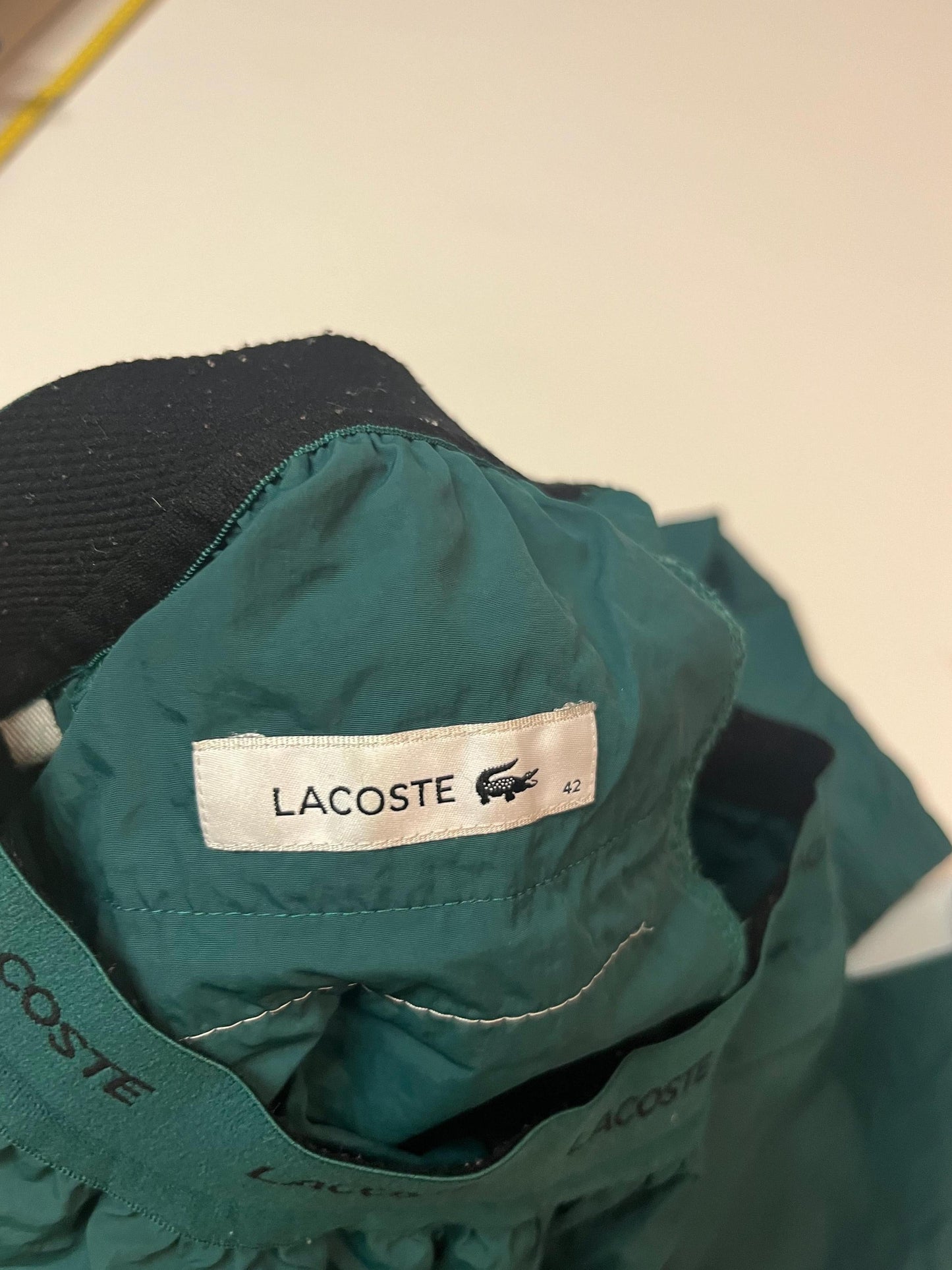 Entdecke unsere Vintage Track Pants von Nike und anderen Marken, erhältlich bei Valuxery.de - Dein Shop für trendige Vintage - Kleidung. Unsere Track Pants sind aus hochwertigen Materialien und