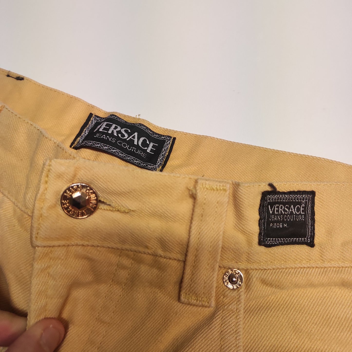 Entdecke unsere Vintage Track Pants von Nike und anderen Marken, erhältlich bei Valuxery.de - Dein Shop für trendige Vintage - Kleidung. Unsere Track Pants sind aus hochwertigen Materialien und