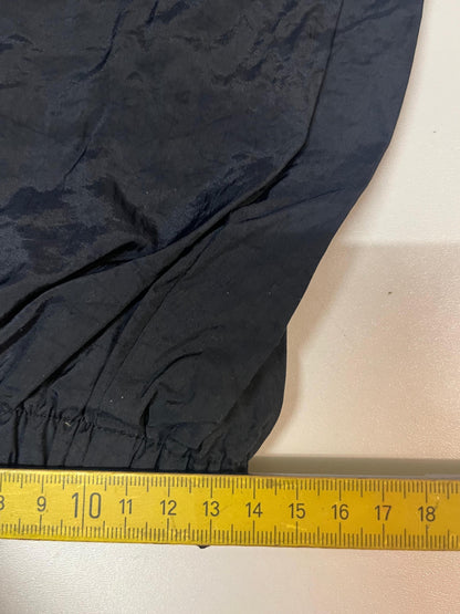 Entdecke unsere Vintage Track Pants von Nike und anderen Marken, erhältlich bei Valuxery.de - Dein Shop für trendige Vintage - Kleidung. Unsere Track Pants sind aus hochwertigen Materialien und