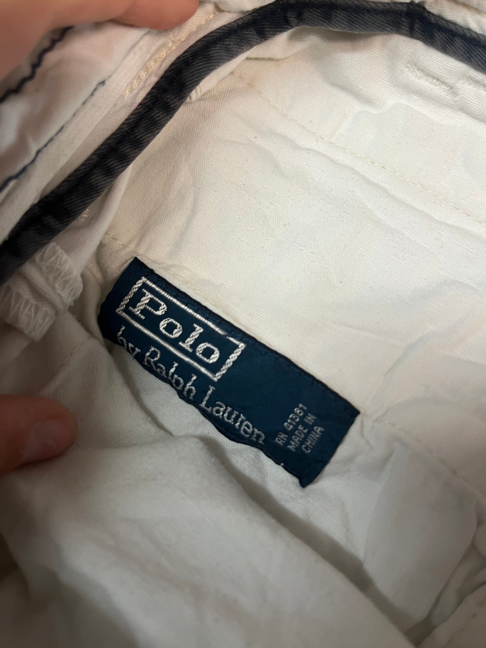 Entdecke unsere Vintage Track Pants von Nike und anderen Marken, erhältlich bei Valuxery.de - Dein Shop für trendige Vintage - Kleidung. Unsere Track Pants sind aus hochwertigen Materialien und