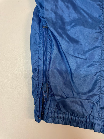 Entdecke unsere Vintage Track Pants von Nike und anderen Marken, erhältlich bei Valuxery.de - Dein Shop für trendige Vintage - Kleidung. Unsere Track Pants sind aus hochwertigen Materialien und