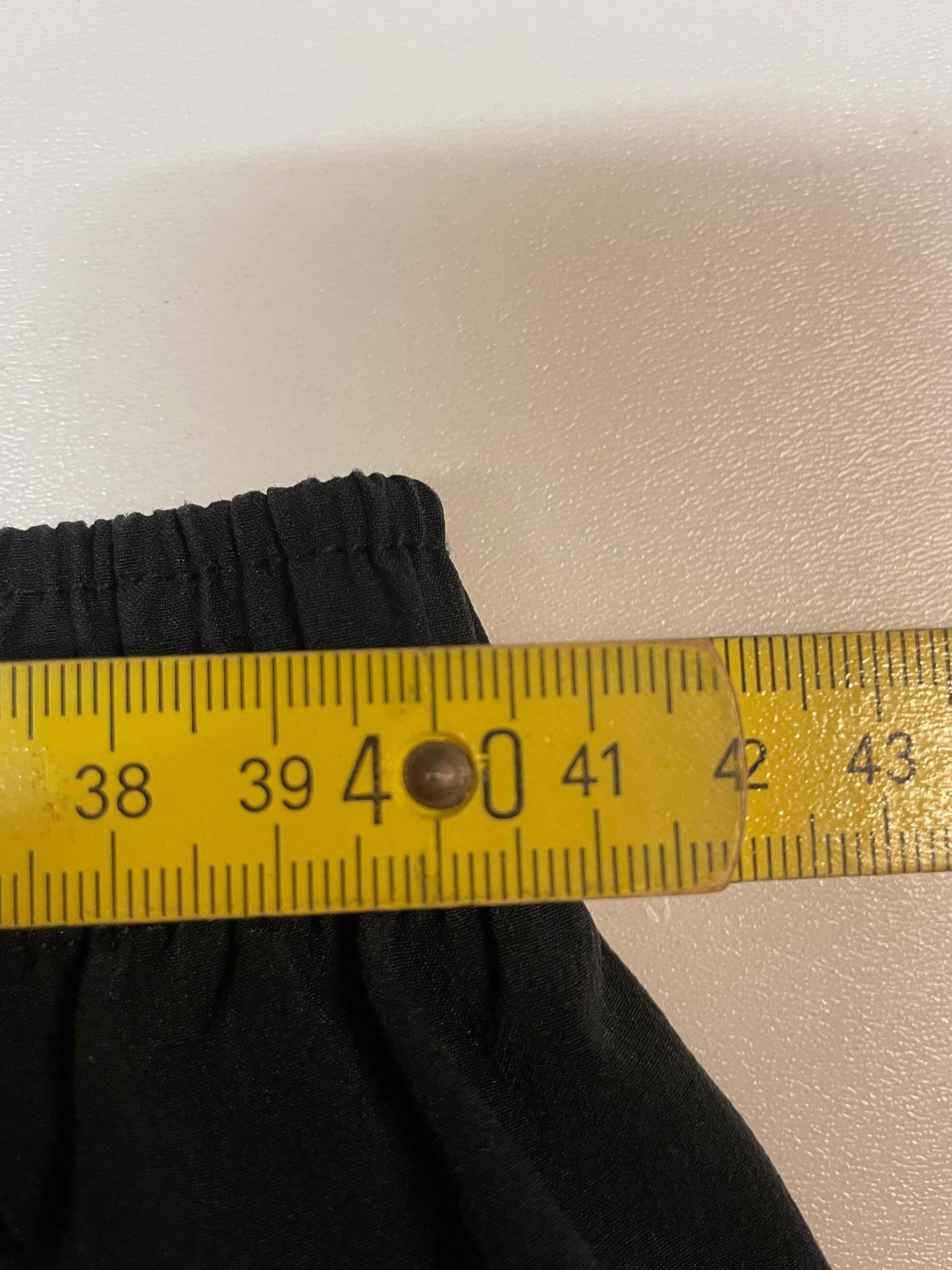Entdecke unsere Vintage Track Pants von Nike und anderen Marken, erhältlich bei Valuxery.de - Dein Shop für trendige Vintage - Kleidung. Unsere Track Pants sind aus hochwertigen Materialien und