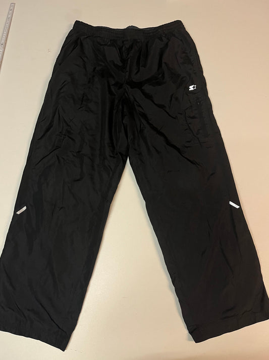 Entdecke unsere Vintage Track Pants von Nike und anderen Marken, erhältlich bei Valuxery.de - Dein Shop für trendige Vintage - Kleidung. Unsere Track Pants sind aus hochwertigen Materialien und