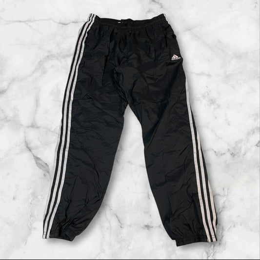 Entdecke unsere Vintage Track Pants von Nike und anderen Marken, erhältlich bei Valuxery.de - Dein Shop für trendige Vintage - Kleidung. Unsere Track Pants sind aus hochwertigen Materialien und