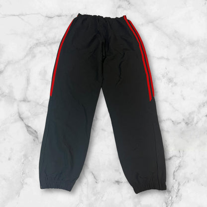 Entdecke unsere Vintage Track Pants von Nike und anderen Marken, erhältlich bei Valuxery.de - Dein Shop für trendige Vintage - Kleidung. Unsere Track Pants sind aus hochwertigen Materialien und